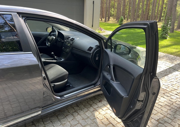 Toyota Avensis cena 27000 przebieg: 210000, rok produkcji 2010 z Grójec małe 56